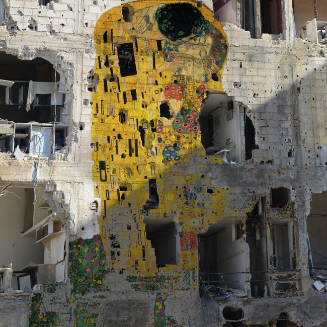 The Kiss in Syria – Tammam Azzan’s Golden Hope Goes Viral