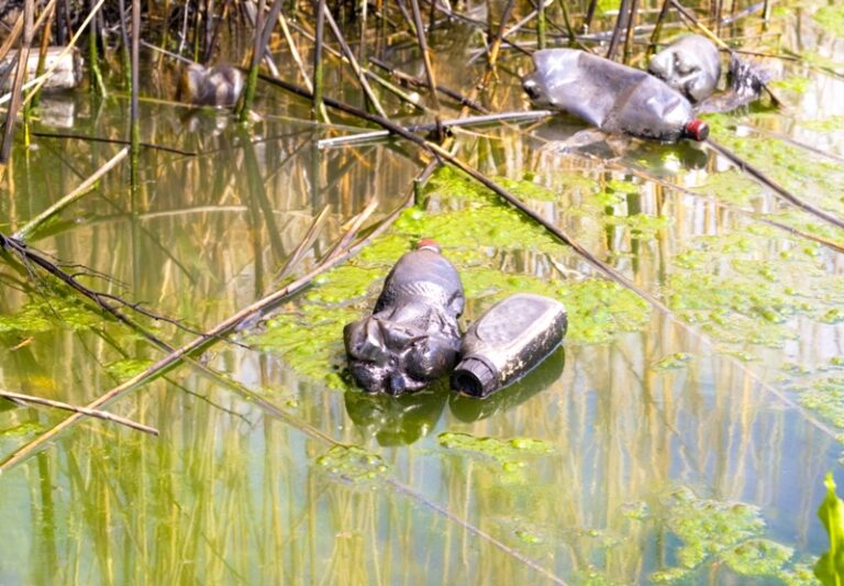 SunDwater Solar Mirrors Focuses the Sun to Make Dirty Water Clean