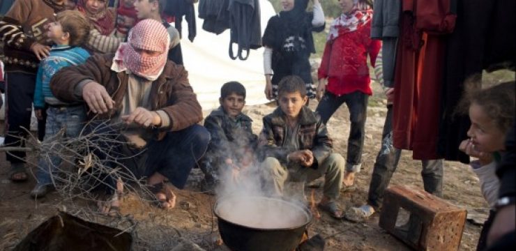 syria-cooking-warm-soup-refugees-560x3431.jpg