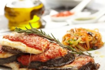 Baked Eggplant Slices in Tomato Sauce, Vegewarian RECIPE