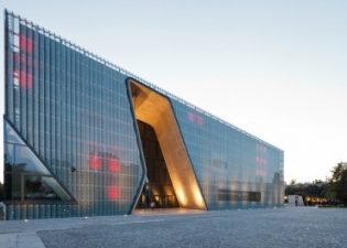 Breathtaking New Museum on Warsaw Ghetto Site Commemorates Polish Jews