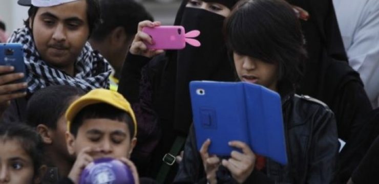 saudi-arabia-phone-cell-blogging.jpg