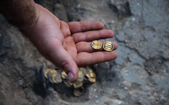gold hoard in Israel, hand holding coins