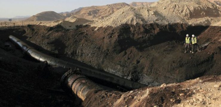 AP-photo-of-cleanup-efforts-at-Arava-oil-spill.jpg