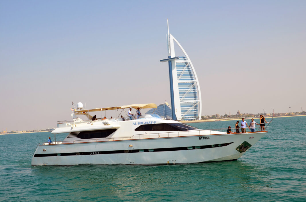 sailing yacht in dubai