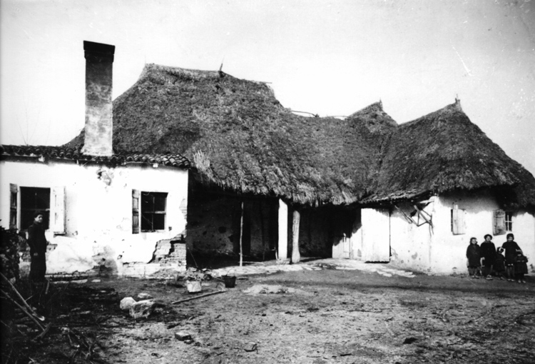 A traditional casone via Wikipedia