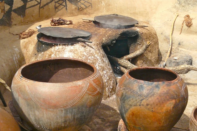 Cour Royale à Tiébélé, Rita Willaert, earth architecture, earth homes, mud homes, cow dung, gourounsi architecture, burkina faso, kassena people, painted earth homes, painted royal village, natural materials