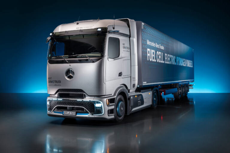Mercedes-Benz NextGenH2 Truck, hydrogen truck, hydrogen fuel cell truck, long-haul trucking, zero emission trucking, fuel cell electric truck, liquid hydrogen truck, sustainable freight, clean logistics, hydrogen mobility, Daimler Truck, freight decarbonization, heavy-duty transport, green hydrogen, alternative fuel trucking, commercial vehicle innovation, truck electrification, low carbon transport, freight technology, long-distance logistics