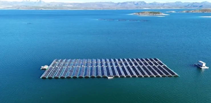 Elazig-Turkey-first-floating-solar-power-plant-irrigation-reservoir.webp