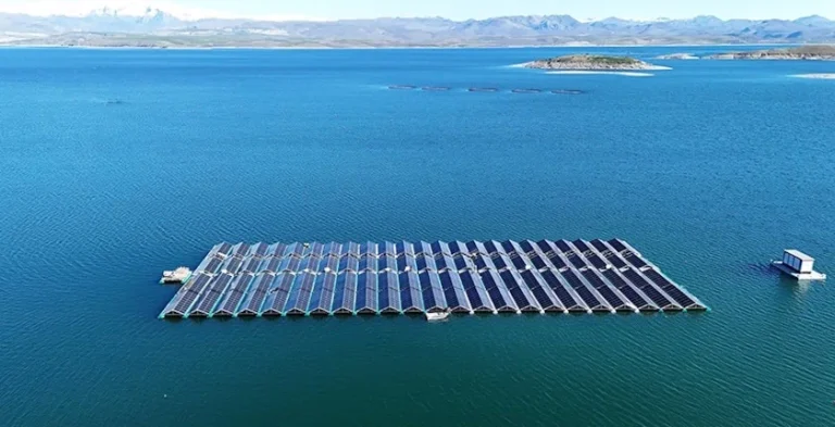 Solar panel islands find new energy uses for a dam reservoir in Turkey