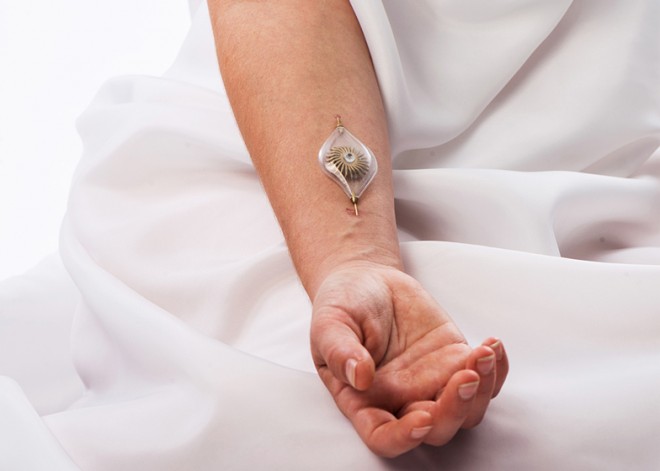 Energy Addicts, Naomi Kizhner, design, energy, kinetic energy, jewelry that harvests energy, clean tech, green design, Israeli design, industrial design