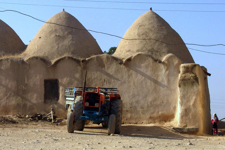 beehive house, syria, made from mud