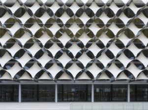 Shading fabric shields King Fahad National Library from Saudi sun