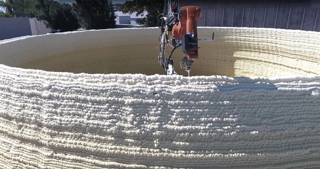 Build your next home with dirt (and a robot!)