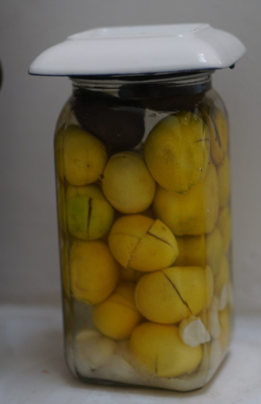 Make fermented Egyptian lemons