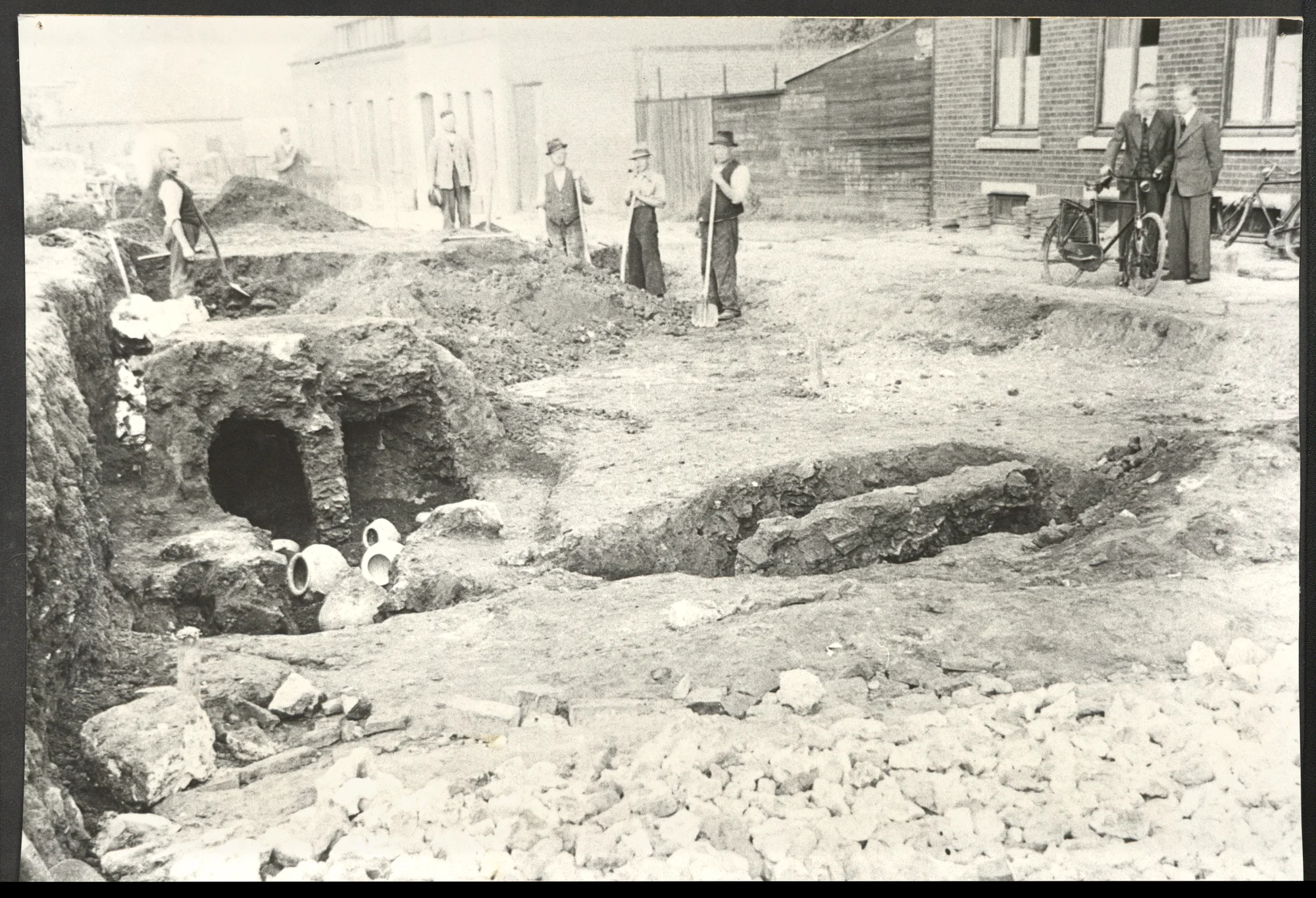 Excavation of two pottery kilns in Heerlen, the Netherlands, in 1940.Het Romeins Museum