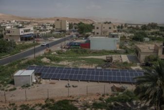 Jews and Arabs turn on Mideast solar project for West Bank farmers