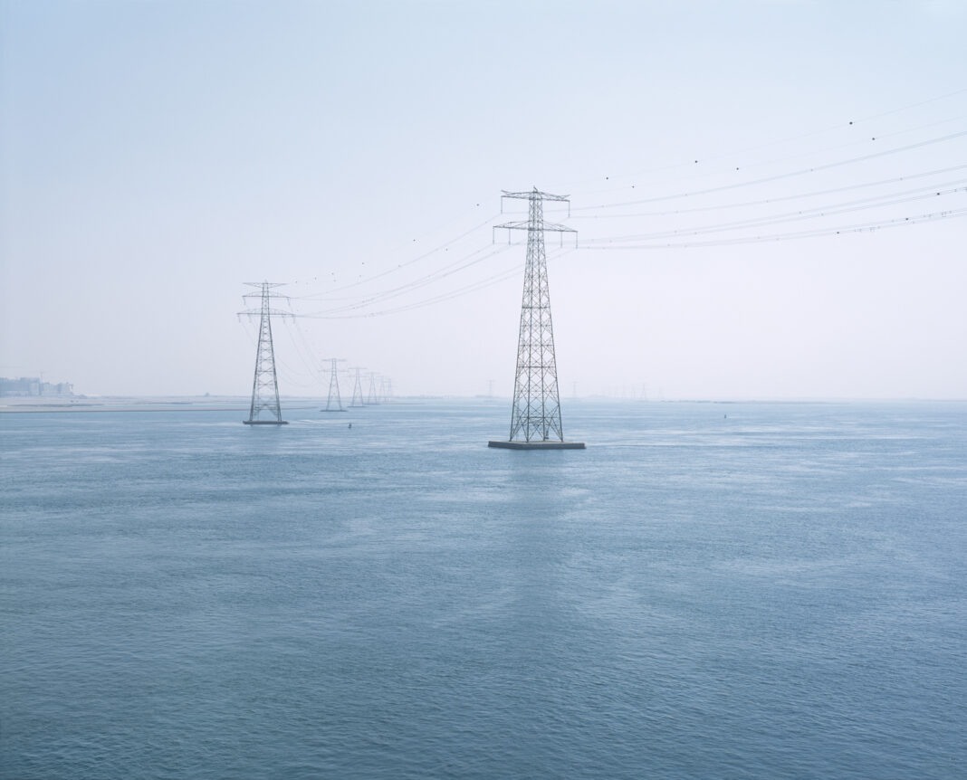 Abu Dhabi energy pylons confuse perceptions of “land” use