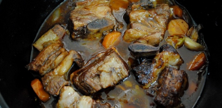 Short-ribs-with-carrots.jpg