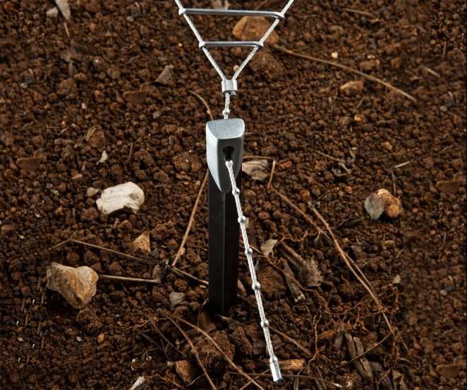 Roee Magdassi, Stakes cooking grill, IDF, Bezalel Academy, ex Israeli soldier, camping equipment, collapsible camping grill, wire and stakes cooking grill