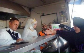 Turkish couple invited 4,000 Syrian refugees to their wedding feast!