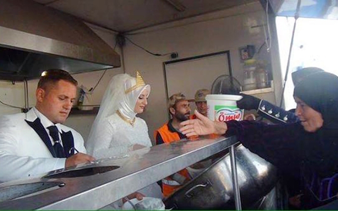 Syrian refugees feast at Turkish wedding