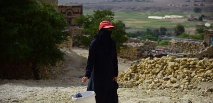 Yemen-Al-Anoud-on-her-way-to-collect-water.jpg