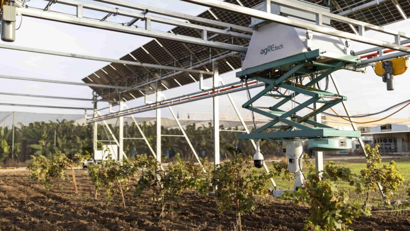 These robots build solar panels in farmer’s fields