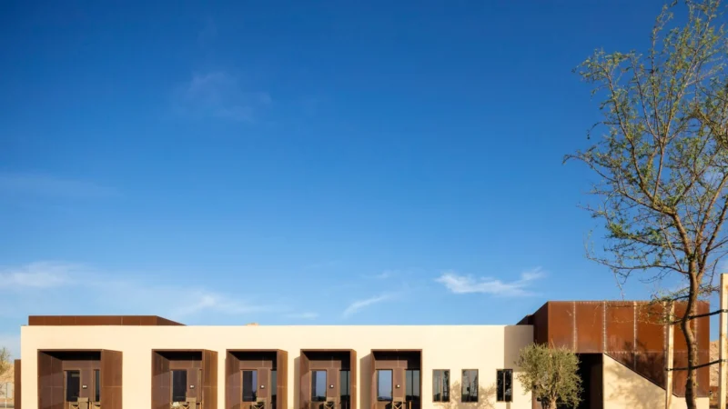 10 luxury desert resorts the UAE