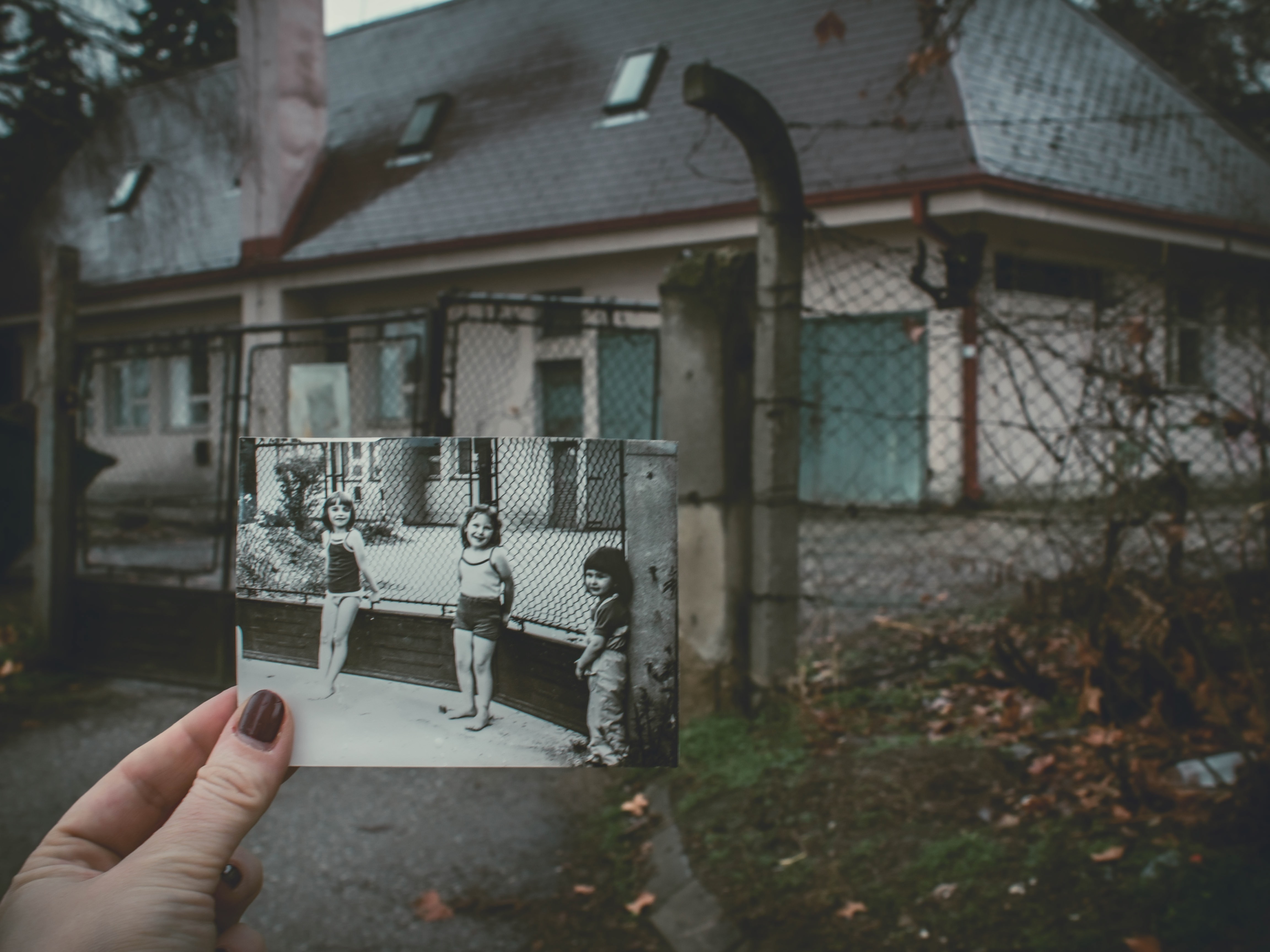 photograph memory, old house, kids at chain link fence