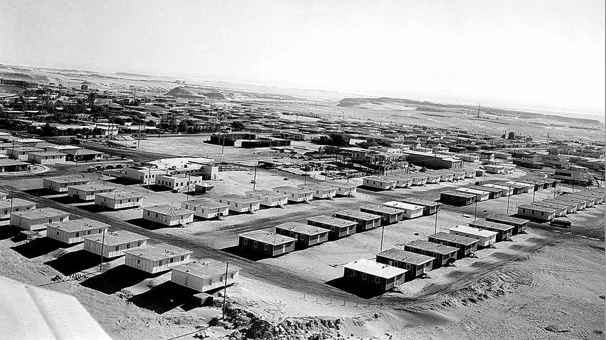 Dhahran, 1949: Rows of standardized Aramco housing laid out in the desert, an early example of American-style suburban planning in Saudi Arabia.