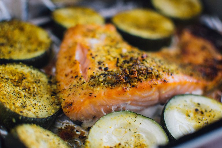 Baked herbed salmon with zucchini recipe