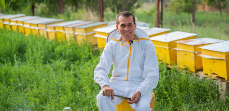 beekeeper-azerbaijan.jpg