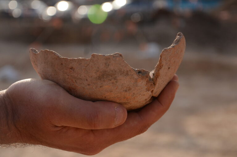 Archeologists unearth 5000-year-old micro-brewery in Tel Aviv!