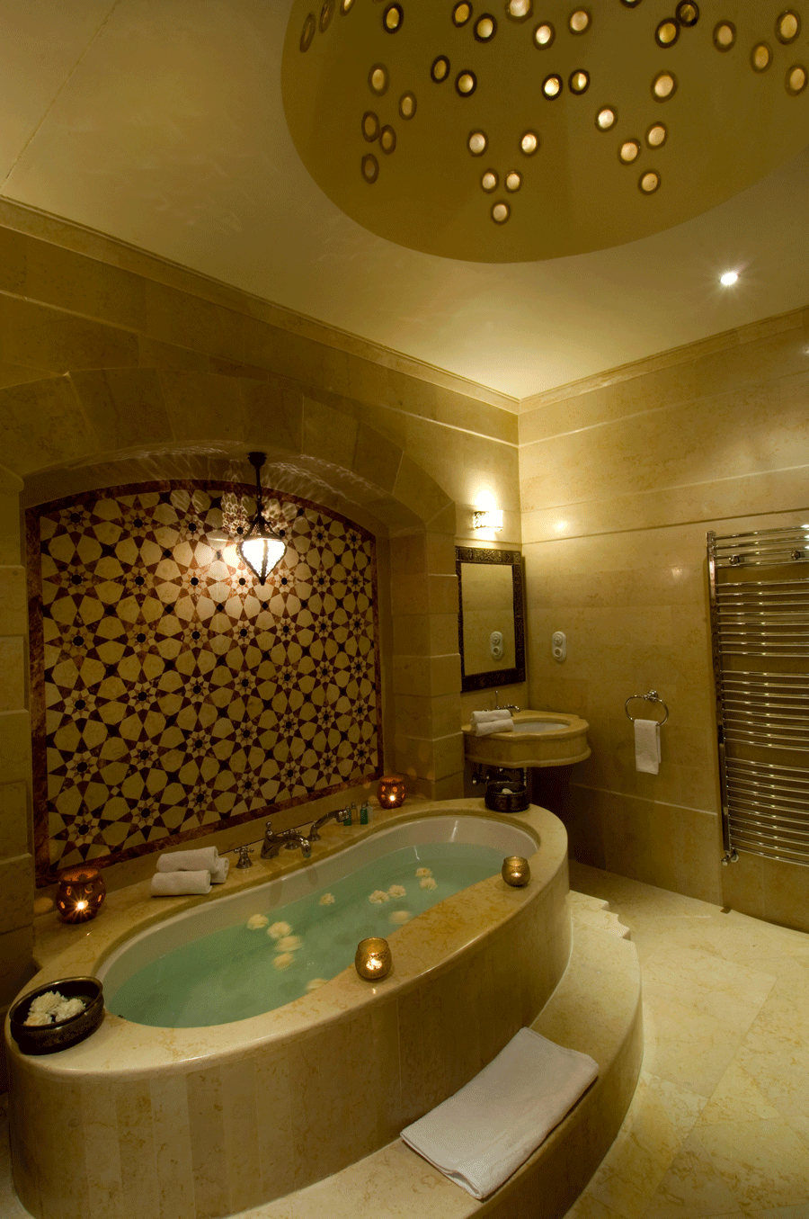 Beit Safran, boutique hotel in Syria, Damascus AIRBNB, stay in an ottoman palace, luxury hotel, sustainable travel, bathroom