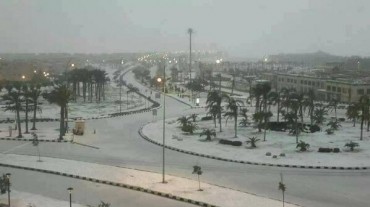 Snow shocks Cairo for first time in 100 years