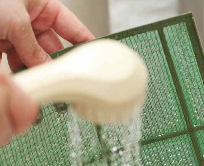 cleaning air conditioner filters