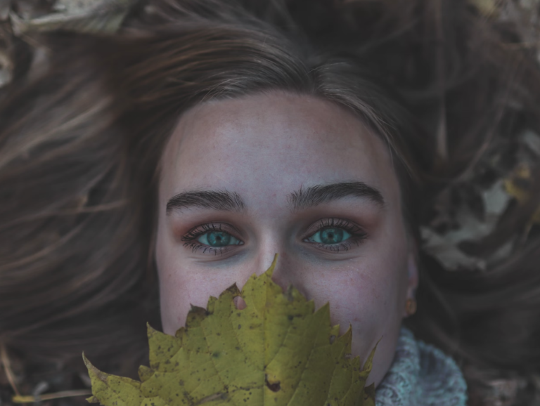 Tree compound could prevent contact lens eye infections