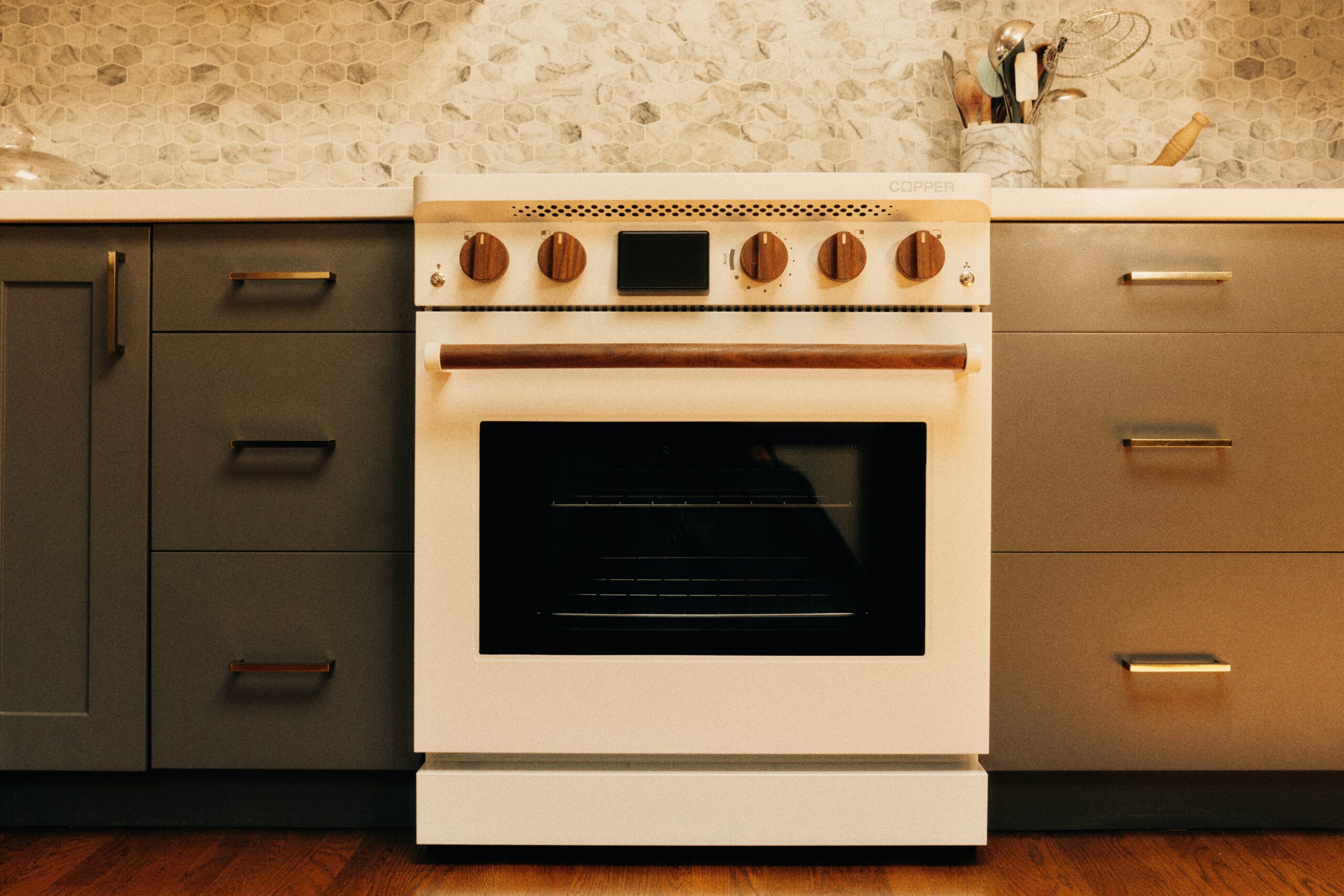 copper induction stove, battery equipped range, plug in induction, sustainable kitchen appliances, electrification, clean cooking technology, zero emission cooking, virtual power plant appliances, green home upgrades, energy storage in appliances