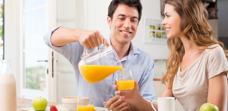 couple-drinking-fruit-juuice.jpg