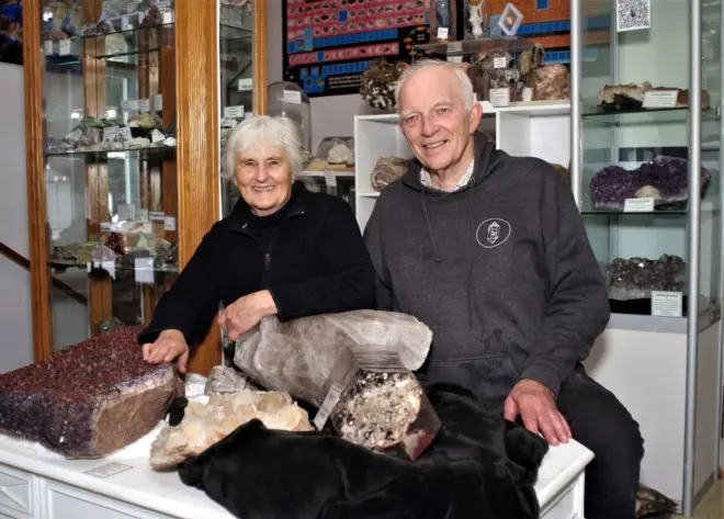 Breckenridge julia, New Jersey meteorite, Hillsborough meteorite, alien chemistry, SETI Institute, meteorite amino acids, carbonaceous chondrite, asteroids, origins of life, extraterrestrial chemistry, Crystal Cave Ontario, Mars farming, space dust