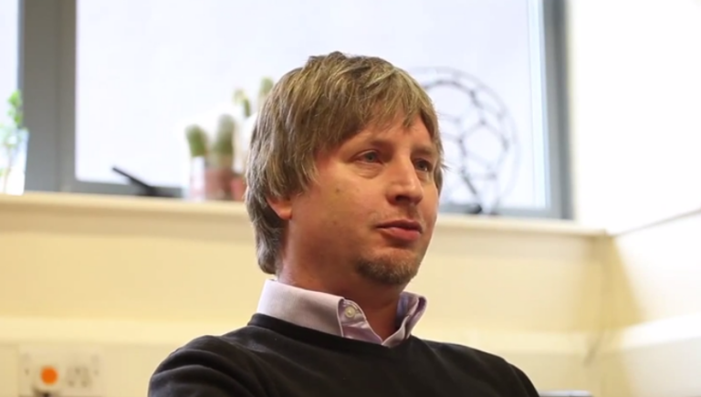 Scientists make spray-on solar cells efficiencies close to silicon