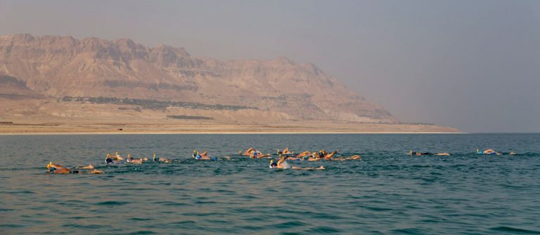 25 eco-athletes swim to save the Dead Sea
