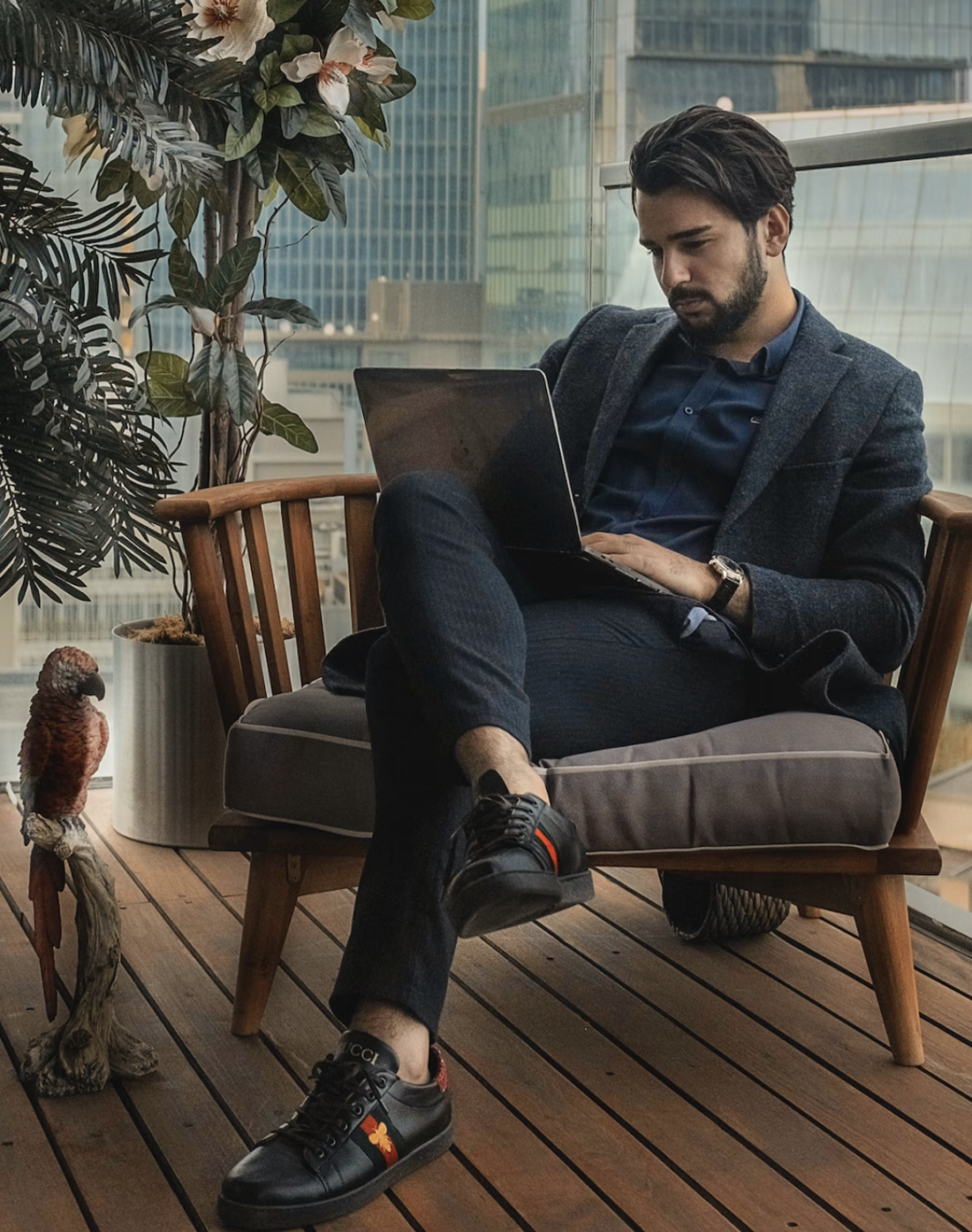 business in new york, startup, sitting on a couch with a laptop