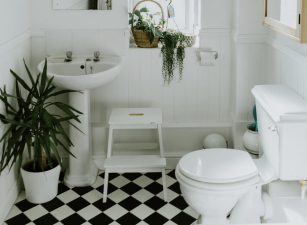 The dangers of water leaks at home