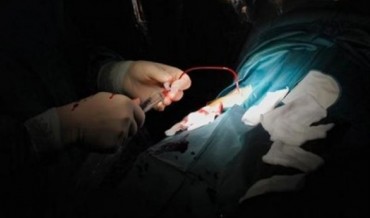 Egyptians perform surgery under mobile phone light Egyptians perform surgery under mobile phone light