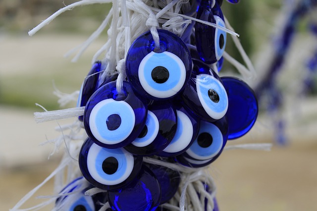 bead-amulet-evil-eye