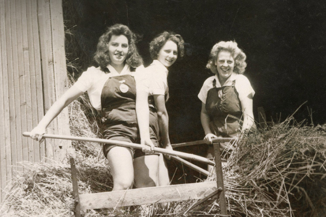 Farmerettes, Ontario Farmerettes, Canadian Farmerettes, World War II Canada, women in wartime, Canadian farming history, Bonnie Sitter, Onion Skins and Peach Fuzz, We Lend a Hand documentary, Ontario farms, teenage farm workers, Farm Service Force, women in agriculture, Canadian history, Second World War, rural Ontario, food production, women's history, vintage farm photo, harvest season, Branksome Hall, Camp Winonona, Canadian National Exhibition, CNE 2026, wartime agriculture, historical documentary, Ontario heritage, Canadian women, victory food production, Green Prophet