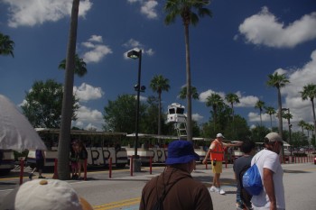 florida_parkinglot_daytime_lights