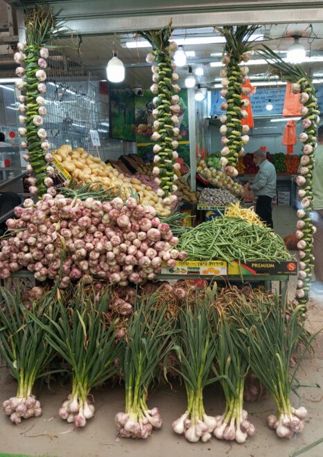 garlic in the open air market